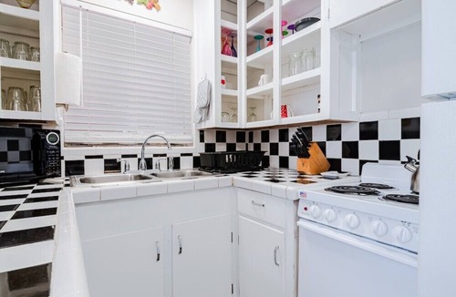 Kingston Apartment | Spacious 3BR, Pool, Near Beach & Attractions