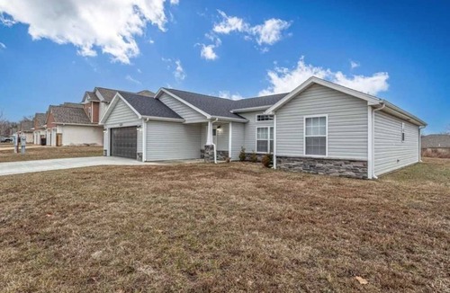 St. Robert House | Spacious 3BR Retreat Near Fort Leonard Wood