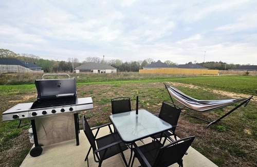 St. Robert House | Spacious 3BR Retreat Near Fort Leonard Wood
