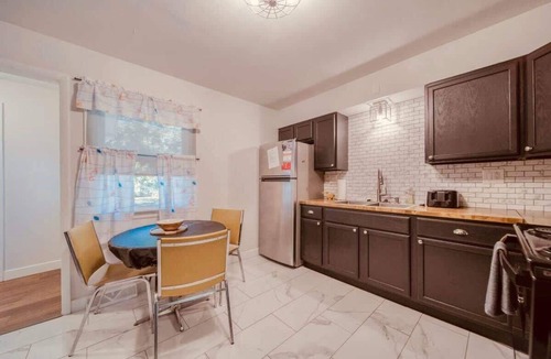 St. James House | Spacious 3BR Retreat | Sleeps 6 | Near Downtown