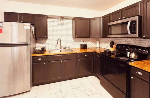 St. James House | Spacious 3BR Retreat | Sleeps 6 | Near Downtown