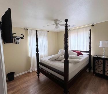 Waller Creek District Apartment | Spacious 3BR Retreat in Austin Pool Access