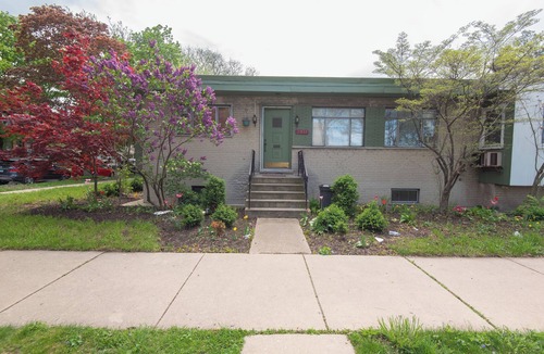 West Ridge House | Spacious 3BR Rogers Park Town House Budget-Friendly