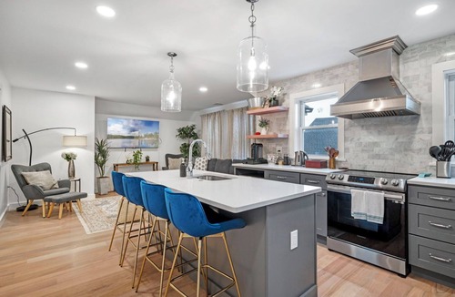 Salem Condo | Spacious 3BR Salem Getaway, Modern & Walkable