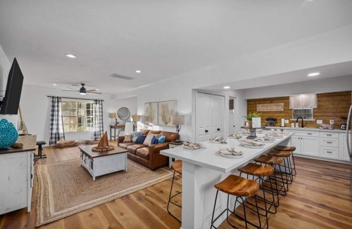 El Lago House | Spacious 3BR Seabrook Home with Backyard Fire Pit and Playground