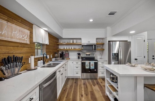 El Lago House | Spacious 3BR Seabrook Home with Backyard Fire Pit and Playground