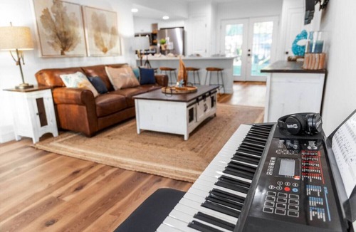 El Lago House | Spacious 3BR Seabrook Home with Backyard Fire Pit and Playground
