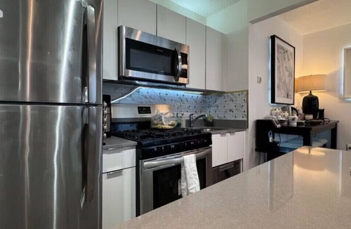 East Harlem Apartment | Spacious 3BR Stay in Manhattan, perfect for family & groups