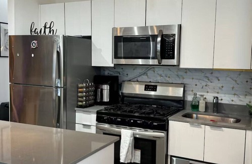 East Harlem Apartment | Spacious 3BR Stay in Manhattan, perfect for family & groups