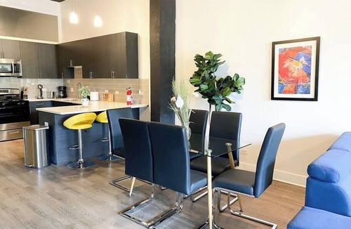Near South Side Apartment | Spacious 3BR Suite South Loop Chicago Near McCormick Place & Soldier Field