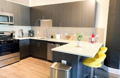 Near South Side Apartment | Spacious 3BR Suite South Loop Chicago Near McCormick Place & Soldier Field