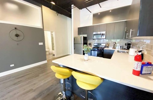 Near South Side Apartment | Spacious 3BR Suite South Loop Chicago Near McCormick Place & Soldier Field