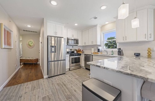 Newark Villa | Spacious 3BR Top-Floor Retreat that Sleeps 8 | Near NYC + EWR