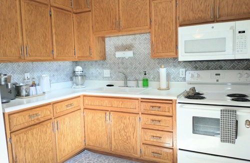 Lincoln House | Spacious 3BR Top Floor Home Minutes from Interstate, Downtown, and UNL