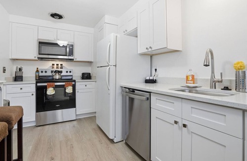 Mount Lebanon Villa | Spacious 3BR Townhouse | Garage Parking + Easy Access to NFL Draft