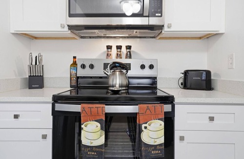 Mount Lebanon Villa | Spacious 3BR Townhouse | Garage Parking + Easy Access to NFL Draft