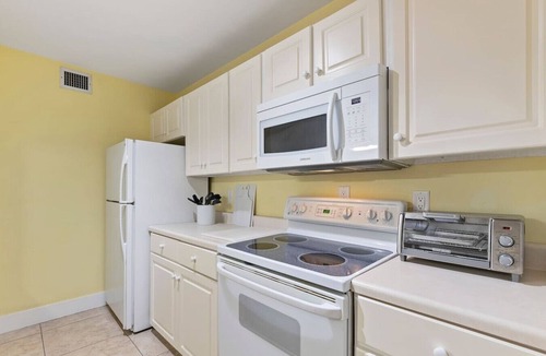 Harbour Town Villa | Spacious 3BR Retreat in Harbour Town | Sleeps 6