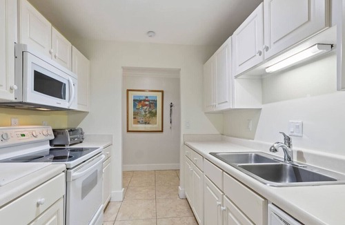 Harbour Town Villa | Spacious 3BR Retreat in Harbour Town | Sleeps 6