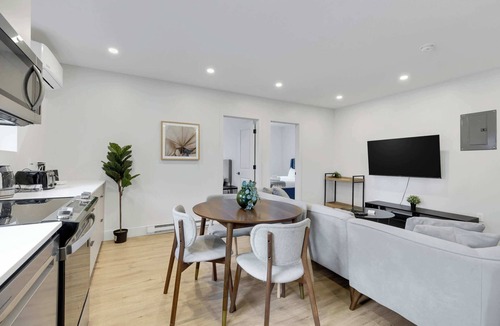 Griffintown Apartment | Spacious 3BR w/Large Terrace | Free Parking | Griffintown