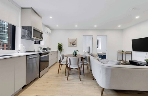 Griffintown Apartment | Spacious 3BR w/Large Terrace | Free Parking | Griffintown