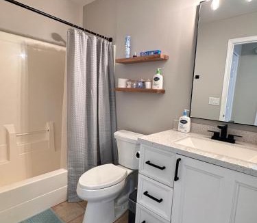Fox Valley House | Spacious 3BR w Yard Near Naperville, Chicago