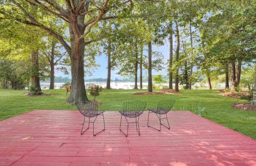 Locustville House | Spacious 3BR with Dock on Working Farm with Pool Table