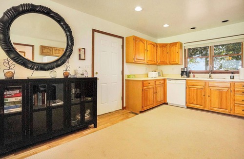 Locustville House | Spacious 3BR with Dock on Working Farm with Pool Table