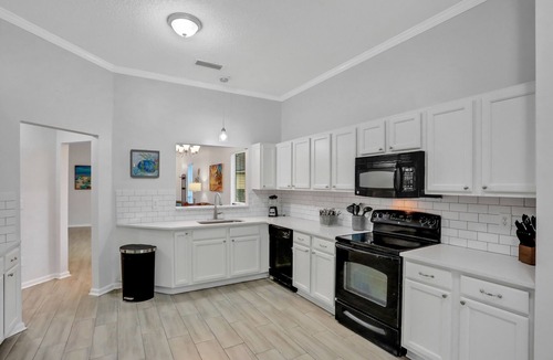 OakLeaf Plantation House | ~Spacious 4/2 in Oakleaf, pet friendly