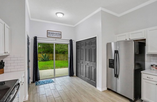 OakLeaf Plantation House | ~Spacious 4/2 in Oakleaf, pet friendly