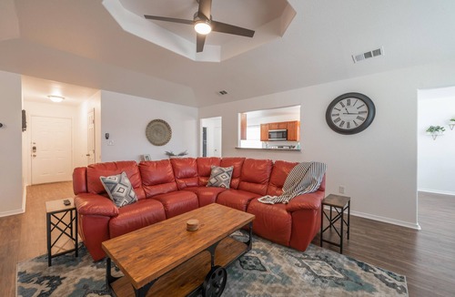 Killeen House | Spacious 4 Bd/2 Ba Home w/Entertainment Rm & Fire Pit - Close to Ft. Cavazos!