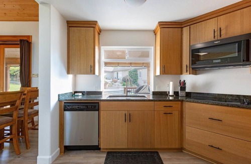 Arroyo Grande House | Spacious 4 Bd Central Coast Retreat -Pool, Spa, Backyard - Pet Friendly