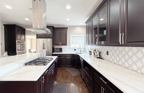 Dale City House | Spacious 4 bd Modern Home with Private Yard & Games