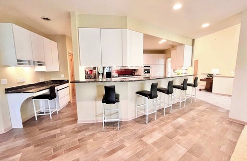 Fontana House | Spacious 4 BDR Home in Desirable Abbey Springs!