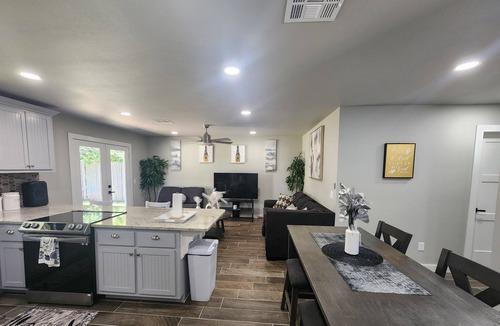 Del City House | Spacious 4-bdr house in charming Del City with AC, WiFi and 9 min of Tinker AFB