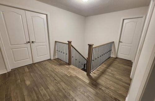 Collingwood House | Spacious 4 BDRM Home on Ravine Lot