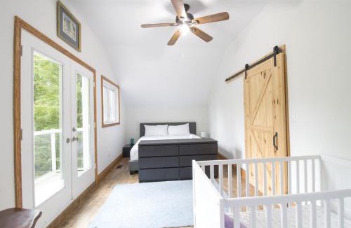 Tiny House | Spacious 4 Bdrm, Lake Views, Steps from the Beach