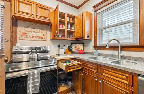 Rochester House | Spacious 4 BDRM w/Onsite Parking & A/C!