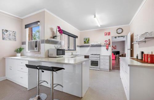 Strathmerton House | Spacious 4 Bdrms near Murray River, Pet Friendly