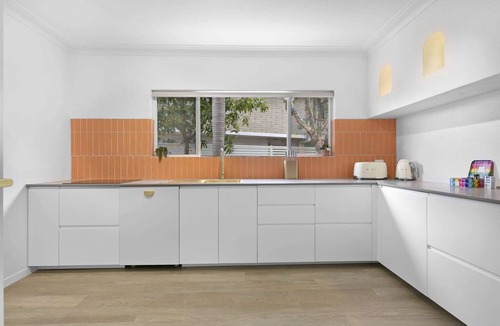 Surfers Paradise Apartment | Spacious 4-Bed Villa with Mediterranean Charm