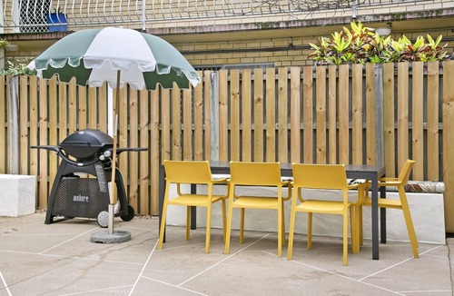 Surfers Paradise Apartment | Spacious 4-Bed Villa with Mediterranean Charm