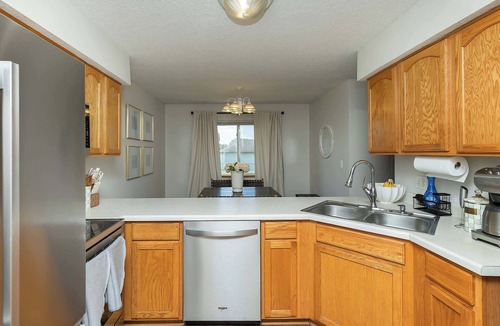 Altoona Condo | Spacious 4-Bed/2.5 BA Modern Home