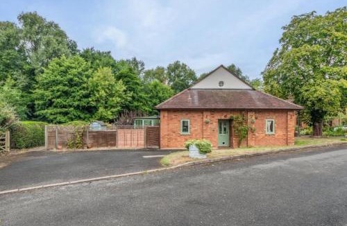 Hengoed House | Spacious 4 Bed 2 Bath House