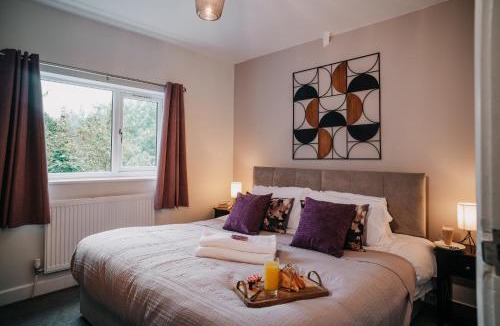 Harborne House | Spacious 4-bed Ample Parking Fast WiFi Contractor Family Friendly