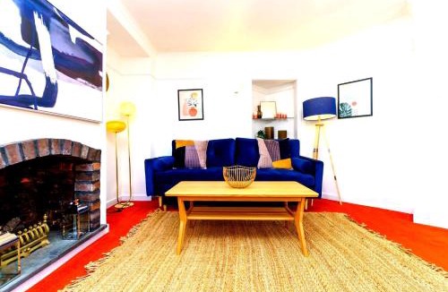 Pill House | Spacious 4-Bed Bristol | WiFi | Parking | Workspace