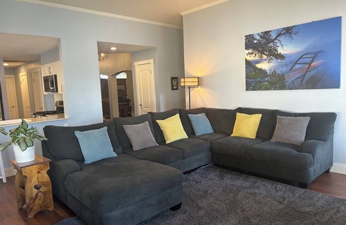 Pflugerville House | Spacious 4 bed Family home in Pflugerville