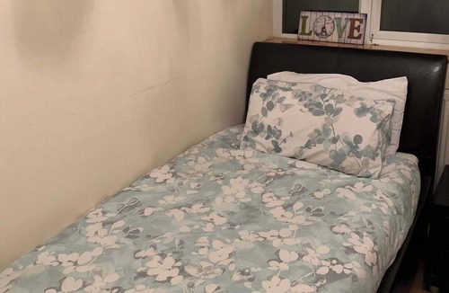 Colyers House | Spacious 4-Bed House with Parking – Erith