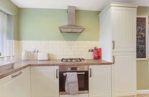 Gateshead House | Spacious 4 Bed House with Parking-by Holiday Homes