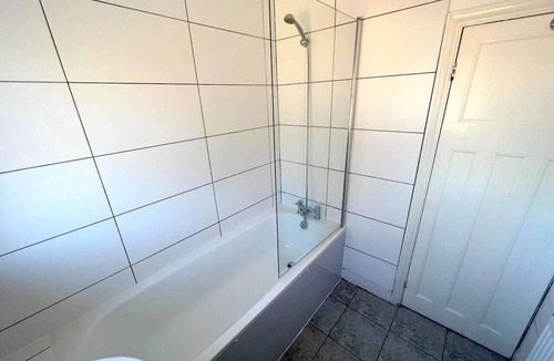 Bensham Manor House | Spacious 4-Bed House in Thornton Heath