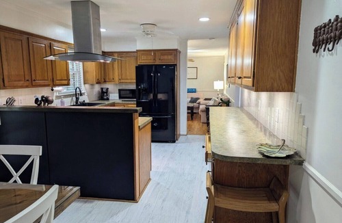 Columbia House | Spacious 4-bed home with king suites, near Riverbanks Zoo and downtown Columbia.