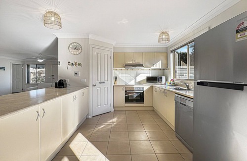 Broulee Apartment | Spacious 4-Bed Home 2-Min to the Beach